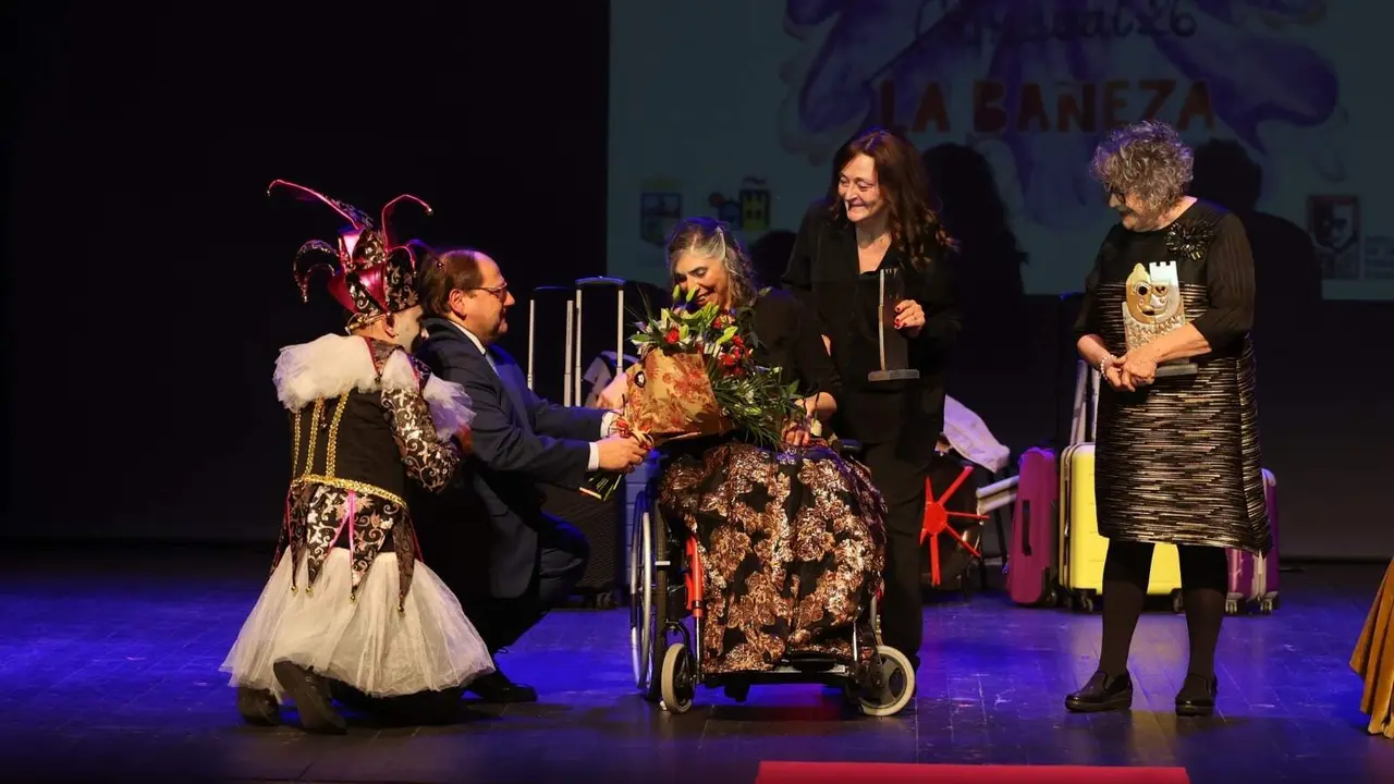 El carnaval ba&ntilde;ezano, Fiesta de Inter&eacute;s Tur&iacute;stico Nacional, reconoce a Ana Gancedo del Barrio como musa de este a&ntilde;o y la fiesta se destaca en las calles. Foto: Ayto. Astorga.