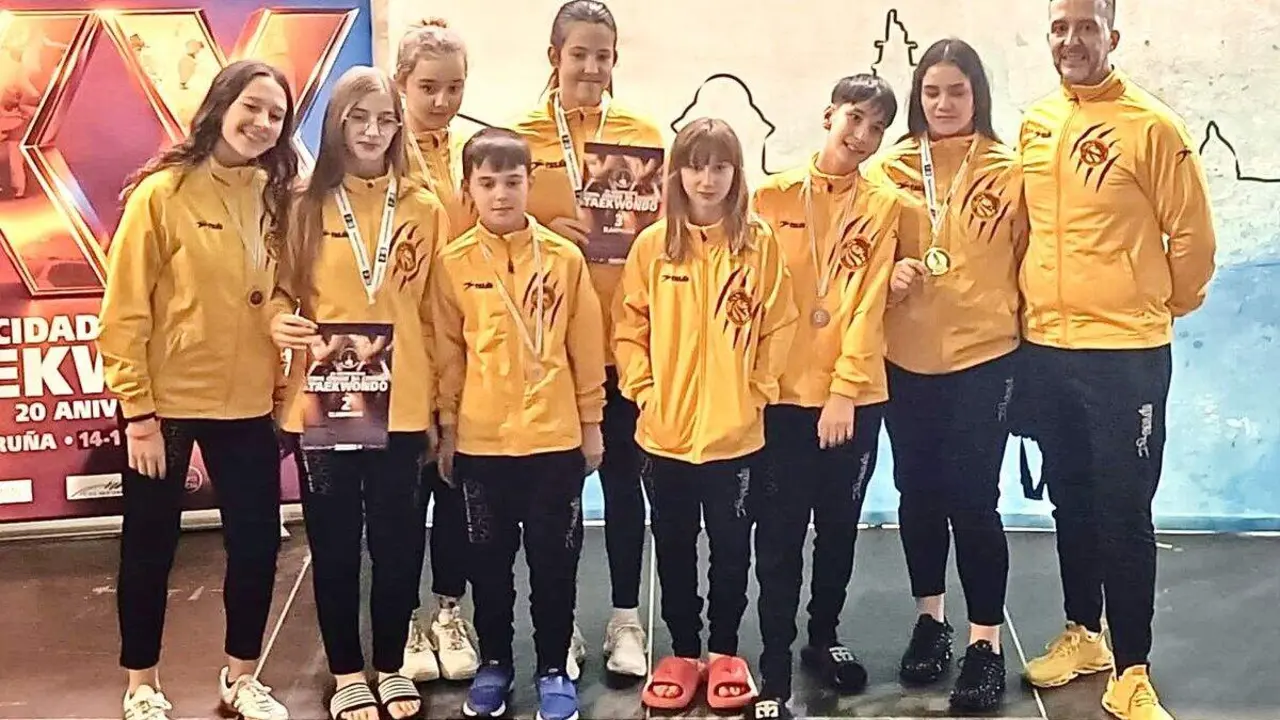 La delegaci&oacute;n del club Saya que se desplaz&oacute; hasta a Coru&ntilde;a para la competici&oacute;n. Foto: Club Saya.