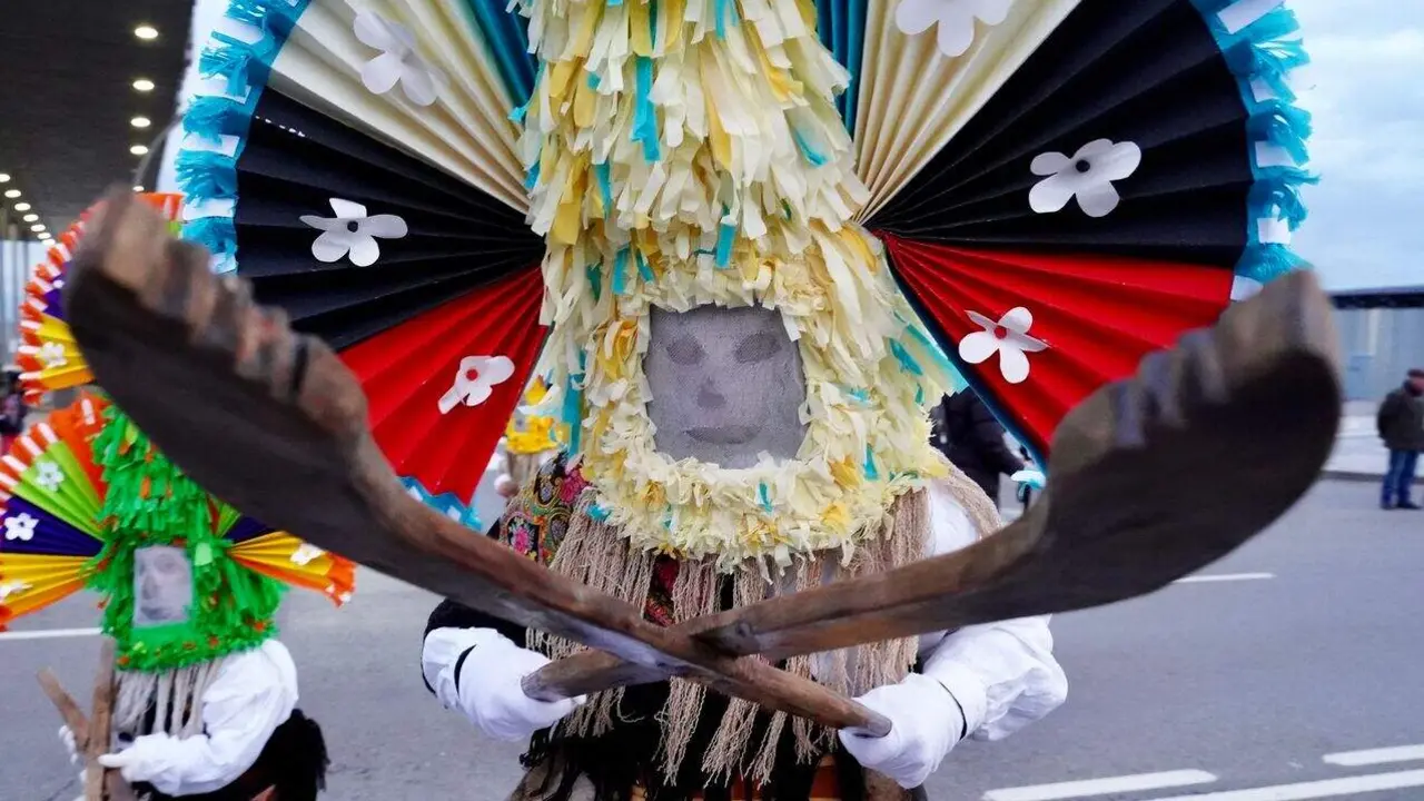 Celebraci&oacute;n del tradicional desfile de antruejos leoneses en la capital. Foto: Campillo.