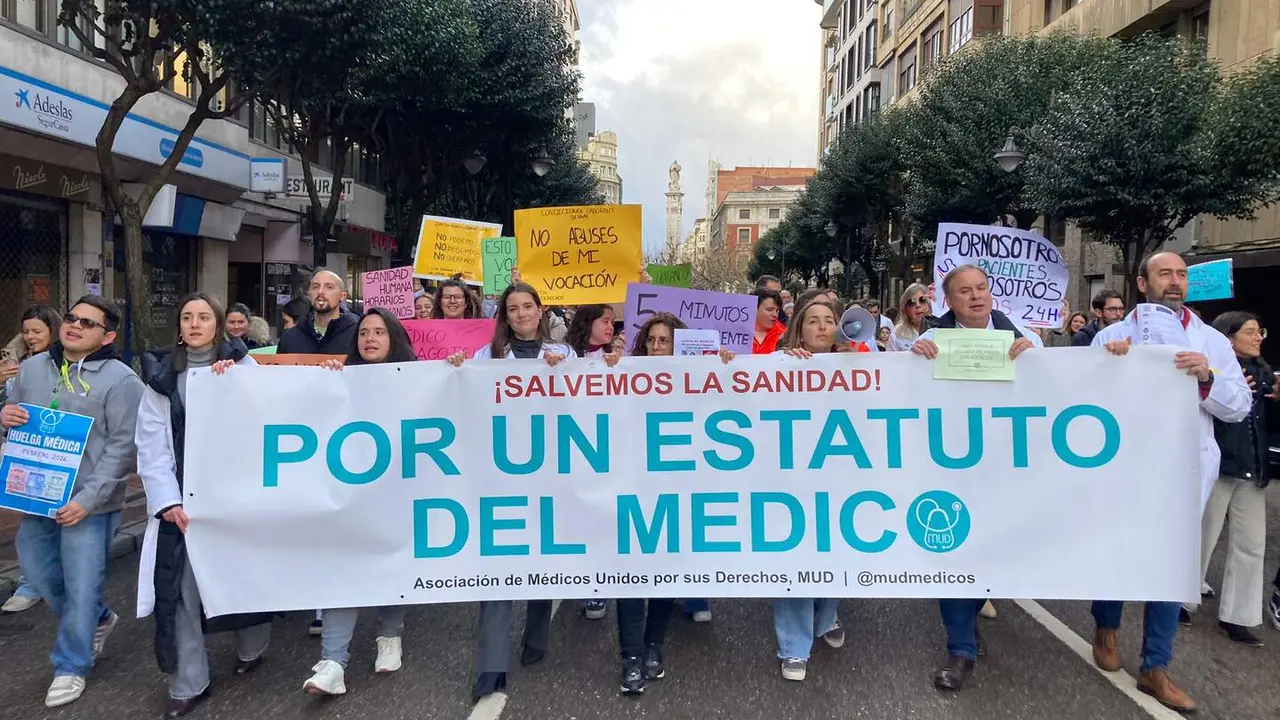 Le&oacute;n acoge una nueva movilizaci&oacute;n de los m&eacute;dicos contra el Estatuto Marco que promueve el Ministerio de Sanidad
