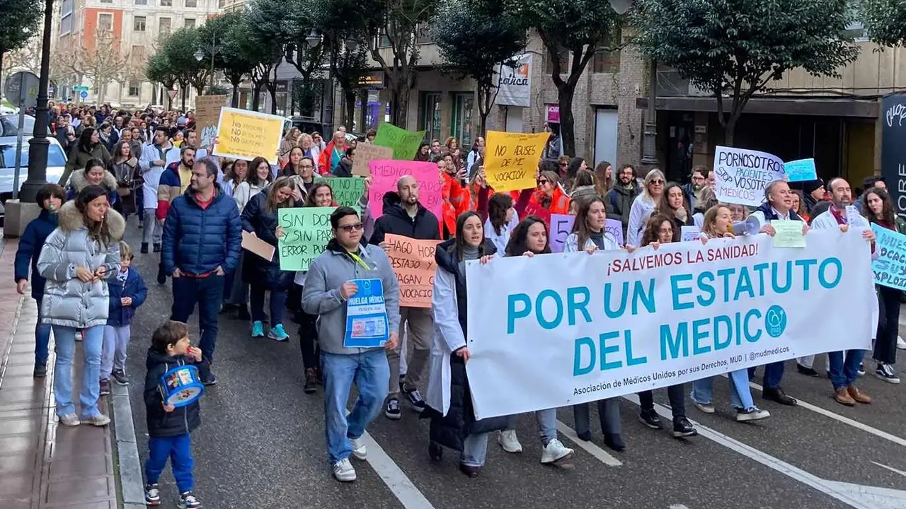 Le&oacute;n acoge una nueva movilizaci&oacute;n de los m&eacute;dicos contra el Estatuto Marco que promueve el Ministerio de Sanidad