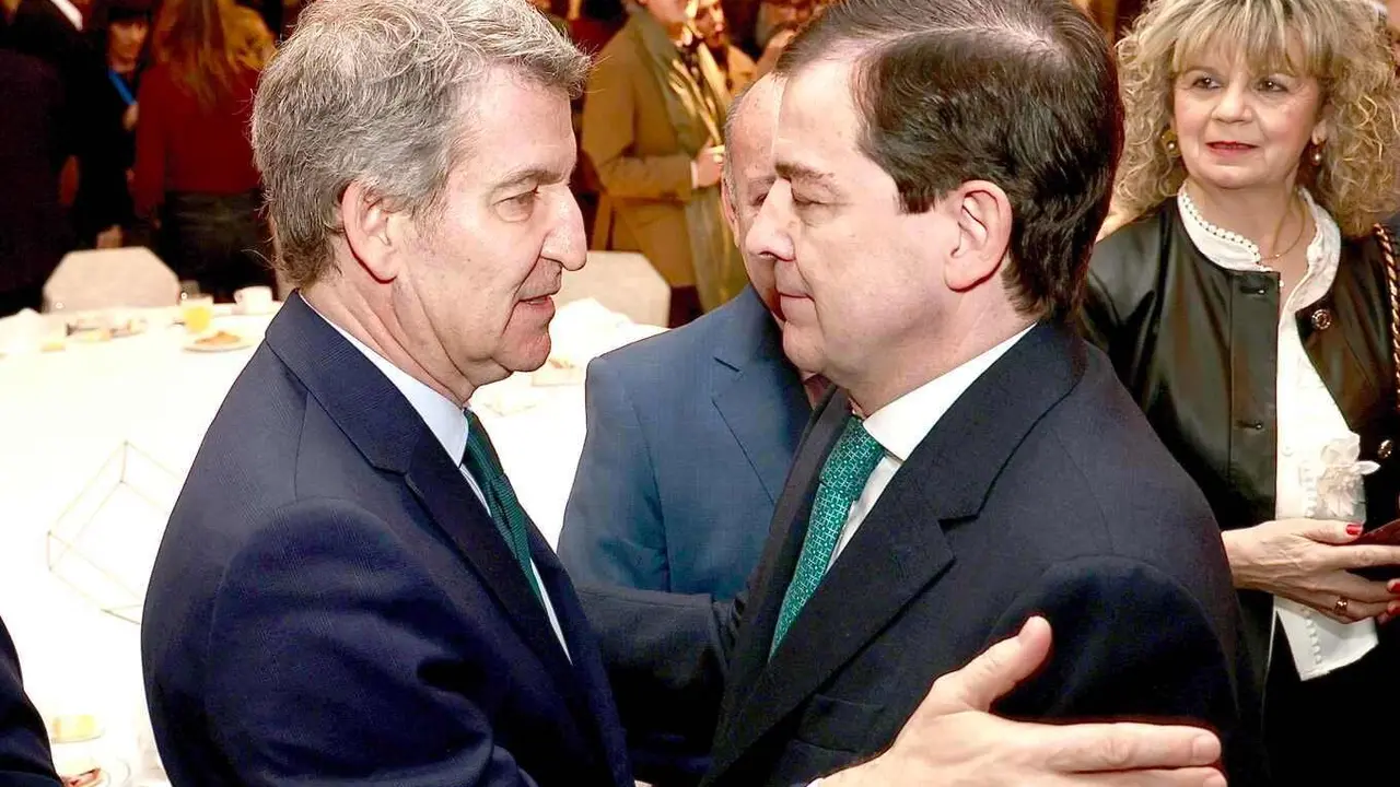 El presidente del Partido Popular de Castilla y Le&oacute;n y candidato a la Presidencia de la Junta, Alfonso Fern&aacute;ndez Ma&ntilde;ueco, participa en el desayuno informativo del F&oacute;rum Europa, organizado por Nueva Econom&iacute;a F&oacute;rum. Lo presenta el presidente del PP, Alberto N&uacute;&ntilde;ez Feij&oacute;o.