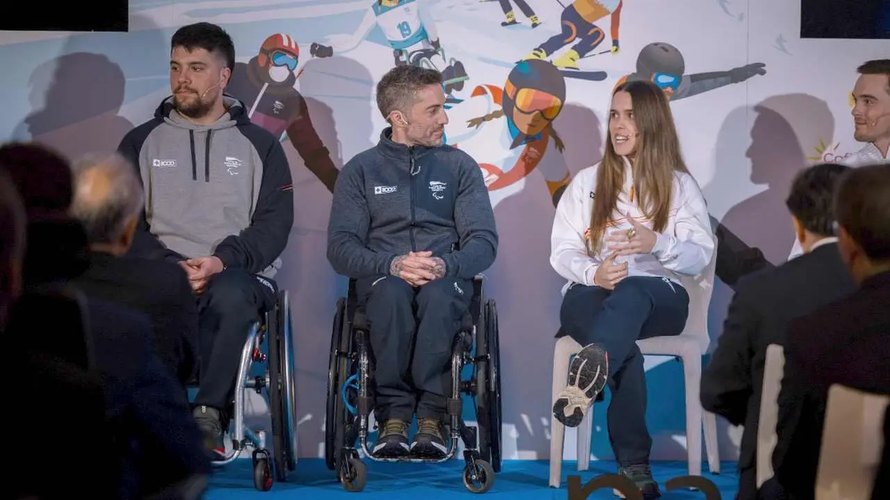 La leonesa Mar&iacute;a Mart&iacute;n-Granizo ser&aacute; una de las grandes referencias del equipo espa&ntilde;ol en los Juegos Paral&iacute;mpicos de Invierno de Mil&aacute;n-Cortina 2026, que se celebrar&aacute;n del 6 al 15 de marzo en Italia. La joven deportista, nacida en Le&oacute;n en 2006, competir&aacute; en esqu&iacute; alpino dentro de la clase LW2 (deportistas que compiten de pie), consolid&aacute;ndose como una de las promesas del panorama internacional.&nbsp;La delegaci&oacute;n espa&ntilde;ola ha sido presentada oficialmente este lunes y&nbsp;estar&aacute; encabezada en la ceremonia inaugural por Audrey Pascual, designada abanderada por el Comit&eacute; Paral&iacute;mpico Espa&ntilde;ol.