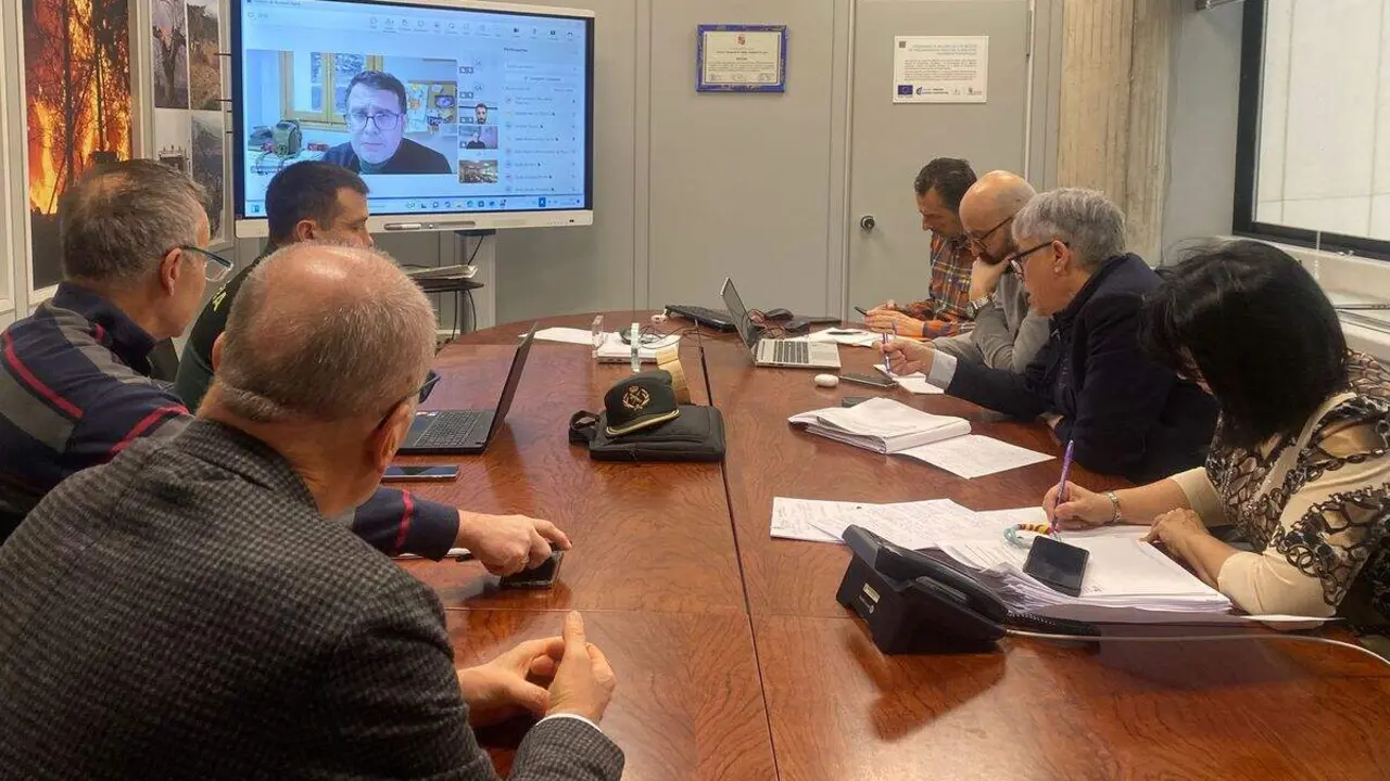 El delegado territorial de la Junta, Eduardo Diego, y el subdelegado del Gobierno, H&eacute;ctor Alaiz, entre otros, este martes en el Cecopi.