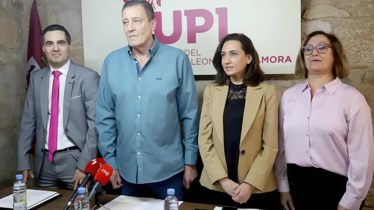 La Uni&oacute;n del Pueblo Leon&eacute;s presenta su candidatura auton&oacute;mica. Participan Alicia Gallego, secretaria general de UPL y cabeza de lista por la provincia de Le&oacute;n; Carlos Javier Salgado, presidente de UPL y candidato a las Cortes por la provincia de Salamanca, y Alfonso Mart&iacute;nez, candidato a las Cortes por la provincia de Zamora.