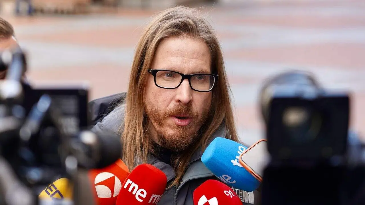 El secretario de Organizaci&oacute;n y portavoz estatal de Podemos, Pablo Fern&aacute;ndez, y el candidato de Podemos-Alianza Verde a la Presidencia de la Junta de Castilla y Le&oacute;n, Miguel &Aacute;ngel Llamas, analizan la actualidad pol&iacute;tica.