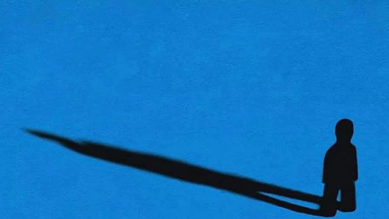 Fragmento de la Portada de La pen&uacute;ltima hora de Salman Rushdie