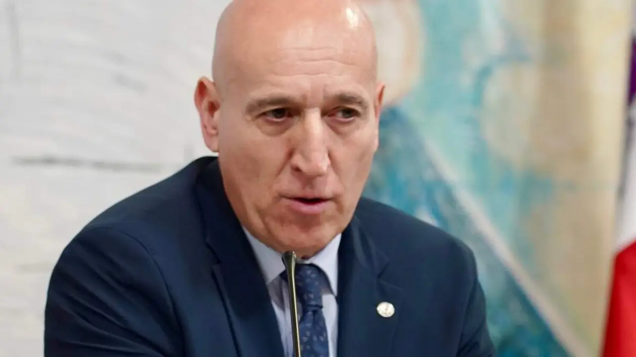 La rectora de la Universidad de Le&oacute;n, Nuria Gonz&aacute;lez, y el alcalde de Le&oacute;n, Jos&eacute; Antonio Diez, presentan la s&eacute;ptima edici&oacute;n de Expociencia Unile&oacute;n, acompa&ntilde;ados por el vicerrector de Investigaci&oacute;n y Transferencia, Santiago Guti&eacute;rrez, y el director de Fgulem, Jos&eacute; Carlos Alonso