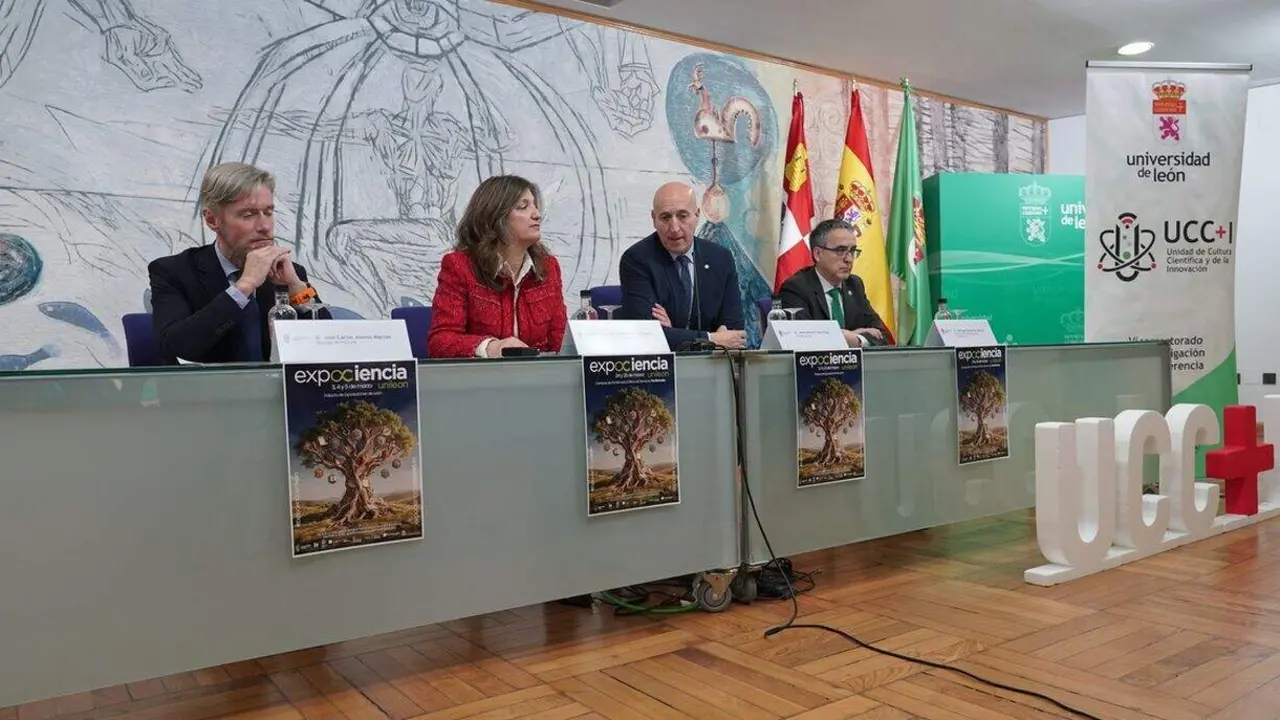 La rectora de la Universidad de Le&oacute;n, Nuria Gonz&aacute;lez, y el alcalde de Le&oacute;n, Jos&eacute; Antonio Diez, presentan la s&eacute;ptima edici&oacute;n de Expociencia Unile&oacute;n, acompa&ntilde;ados por el vicerrector de Investigaci&oacute;n y Transferencia, Santiago Guti&eacute;rrez, y el director de Fgulem, Jos&eacute; Carlos Alonso