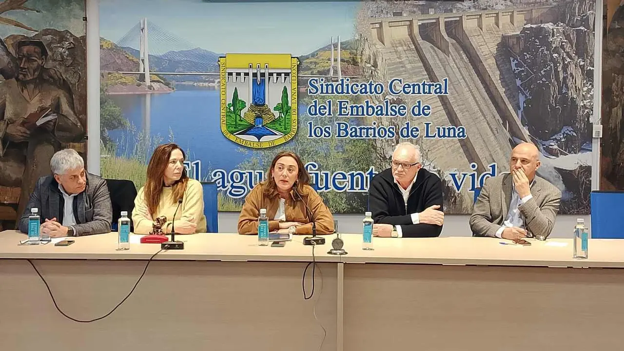 Reuni&oacute;n por parte del PP con las comunidades de regantes.