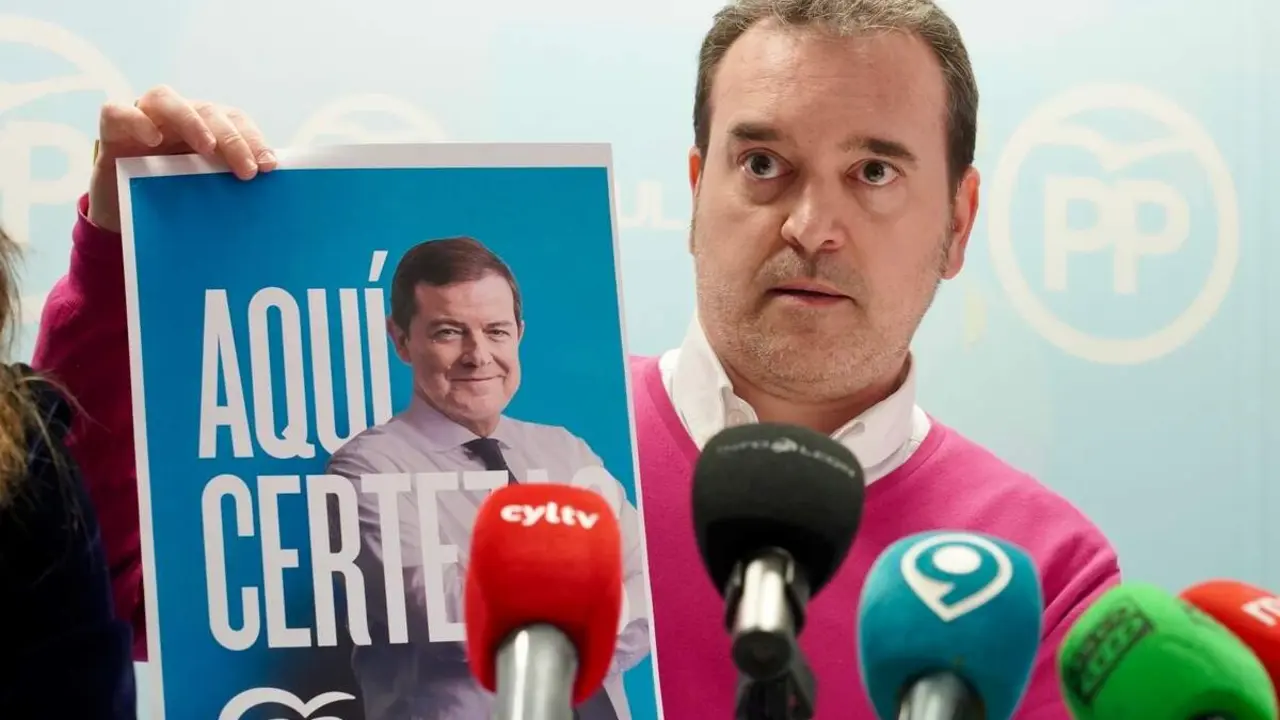 La candidata del Partido Popular de Le&oacute;n a las Cortes de Castilla y Le&oacute;n, Mar&iacute;a Jos&eacute; &Aacute;lvarez Casais, presenta la campa&ntilde;a electoral para las pr&oacute;ximas elecciones auton&oacute;micas acompa&ntilde;ada de la n&uacute;mero tres de la lista, Elena Bollo; el director de la campa&ntilde;a, Ricardo Gavilanes y la directora adjunta de campa&ntilde;a, Maria Elena B&aacute;ilez