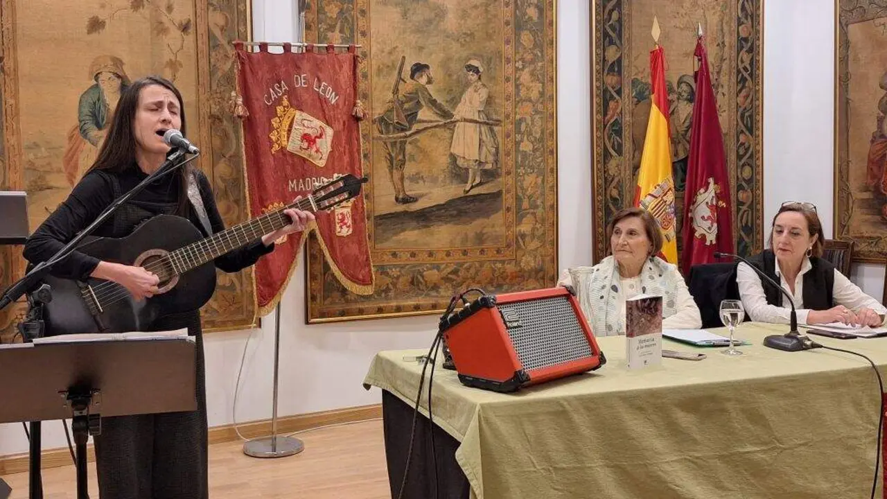 Sol G&oacute;mez Arteaga llena de memoria la Casa de Le&oacute;n en Madrid. Foto: Casa de Le&oacute;n en Madrid.