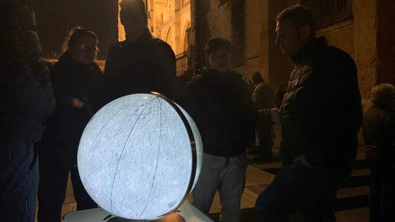 Una noche bajo las estrellas en Puerta Obispo con la Asociaci&oacute;n Leonesa de Astronom&iacute;a. Fotos: A.F.R.