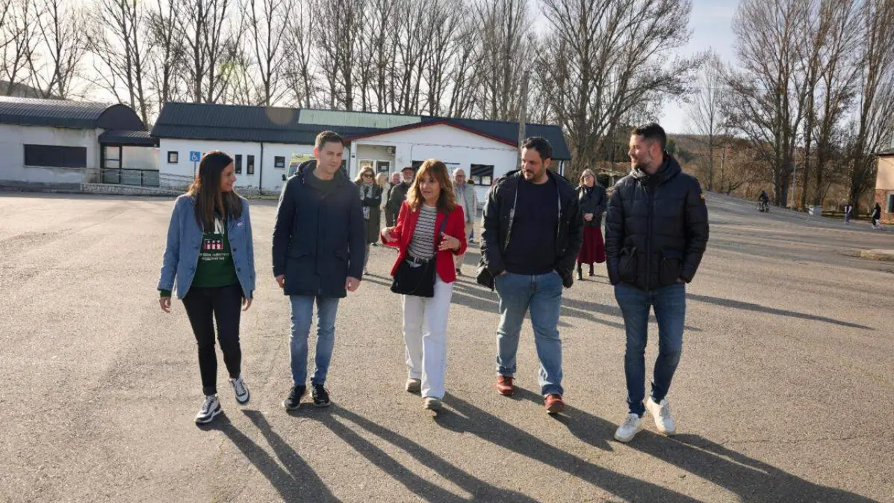 Nuria Rubio&nbsp;se compromete en Soto y Am&iacute;o a liberar a los ayuntamientos de los costes escolares y a garantizar residencias p&uacute;blicas en el mundo rural. Fotos: PSOE