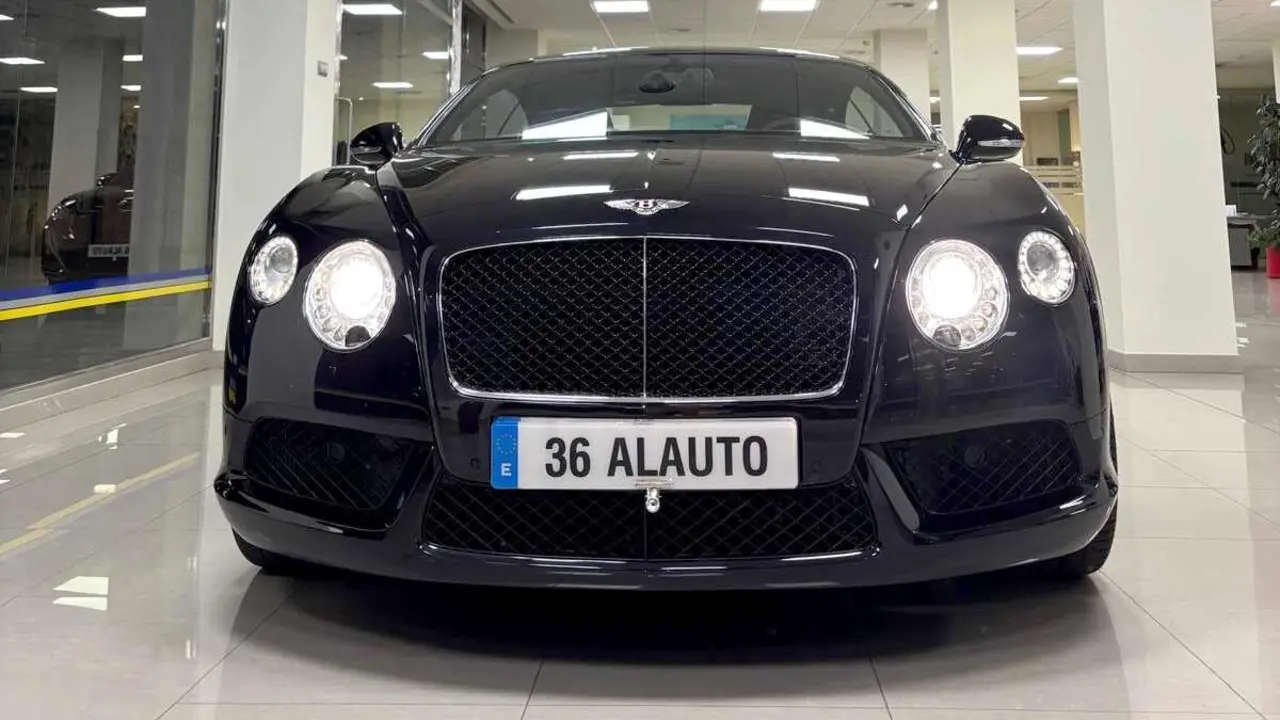 El concesionario leon&eacute;s Alauto ha incorporado a su exposici&oacute;n una aut&eacute;ntica pieza &uacute;nica de la automoci&oacute;n: un Bentley Continental GT V8 que, tras recorrer 35.000 kil&oacute;metros, busca nuevo propietario.