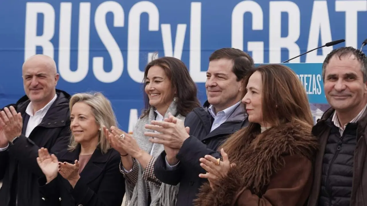 El candidato del Partido Popular de Castilla y Le&oacute;n a la reelecci&oacute;n como presidente de la Junta, Alfonso Fern&aacute;ndez Ma&ntilde;ueco, ofrece un mitin en Ponferrada (Le&oacute;n)