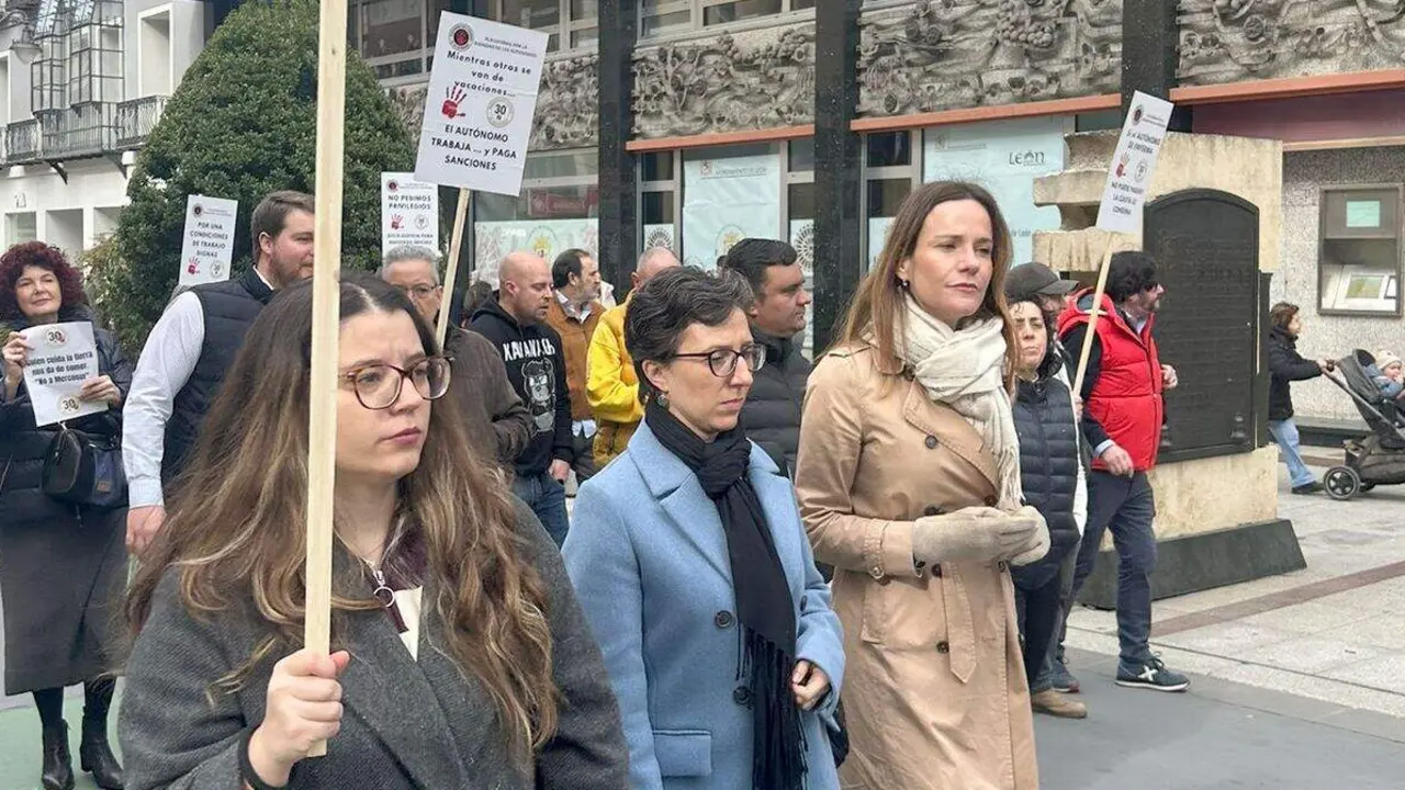 La portavoz de la Agenda Espa&ntilde;a de Vox, Isabel P&eacute;rez, participa en una manifestaci&oacute;n a favor de los aut&oacute;nomos
