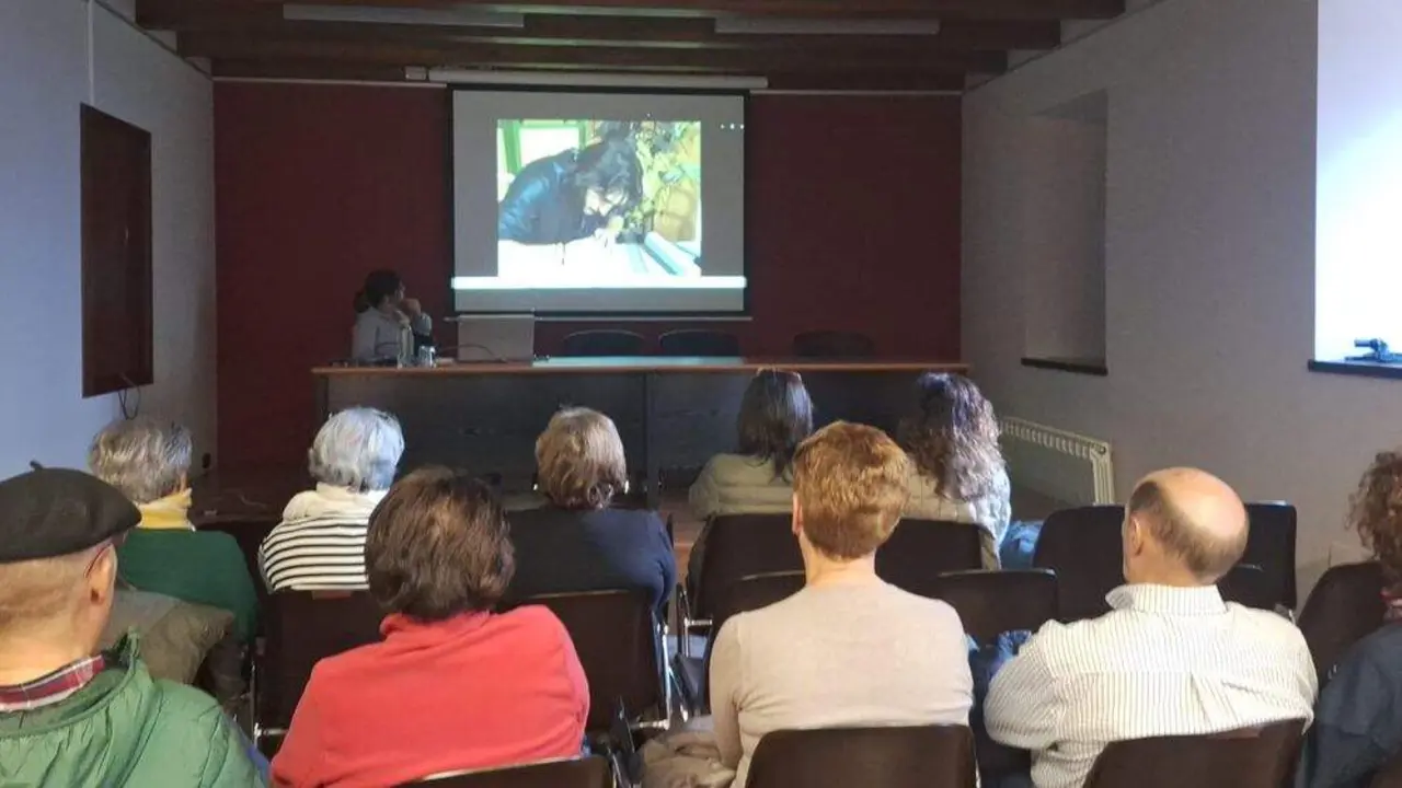 Un momento del taller homenaje e Lolo en Murias de Paredes.