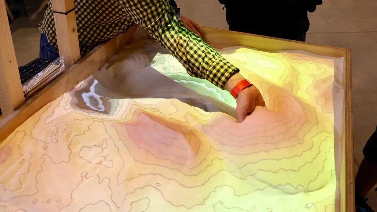 La rectora de la Universidad de Le&oacute;n, Nuria Gonz&aacute;lez, y el alcalde de Le&oacute;n, Jos&eacute; Antonio Diez, inauguran la s&eacute;ptima edici&oacute;n de Expociencia