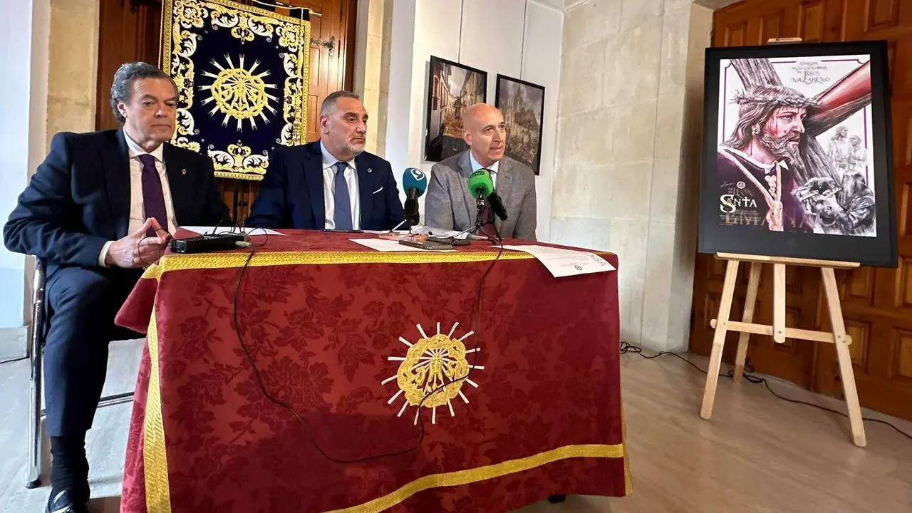 Un instante de la presentaci&oacute;n de los nuevos detalles que acompa&ntilde;an a 'El Encuentro' en la Plaza Mayor. Foto: AytoLe&oacute;n