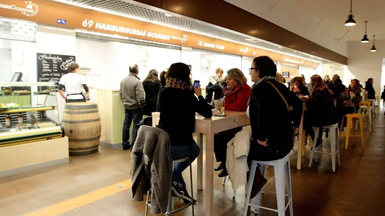 Plaza Gourmet, espacio de gastrobares implantado en el Mercado de Abastos de Ponferrada (Le&oacute;n)