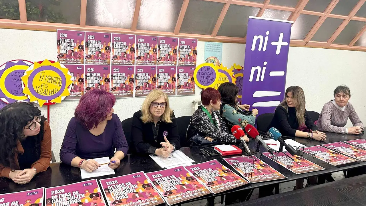 Un instante de la rueda de prensa ofrecida este jueves por las representantes de los diferentes colectivos feministas.