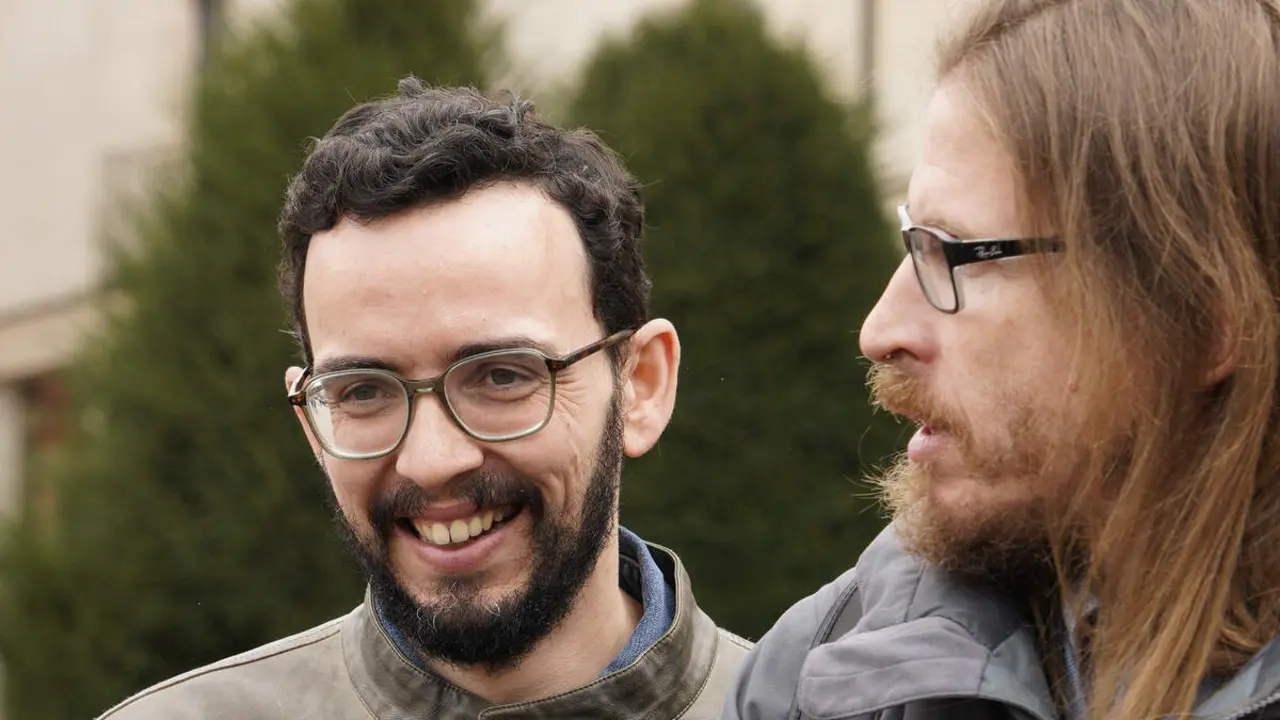 El candidato de Podemos-Alianza Verde a la Presidencia de la Junta de Castilla y Le&oacute;n, Miguel &Aacute;ngel Llamas, visita Ponferrada