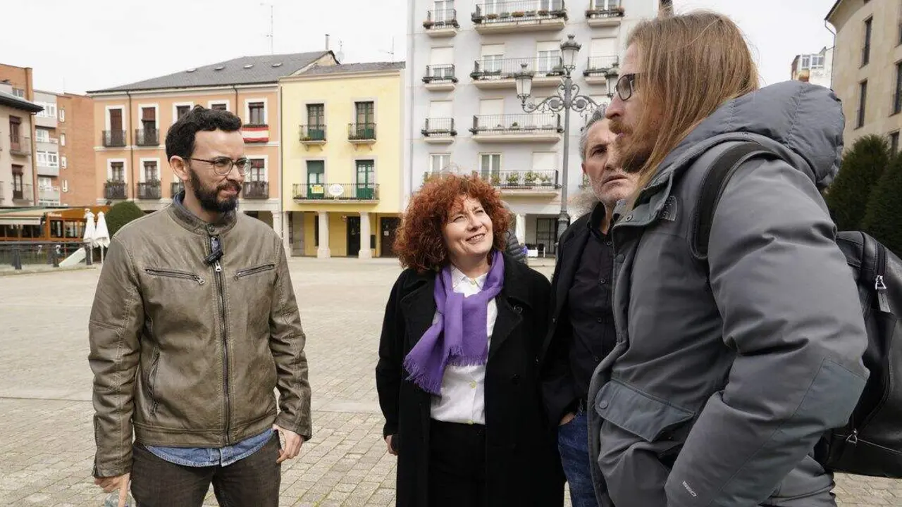 El candidato de Podemos-Alianza Verde a la Presidencia de la Junta de Castilla y Le&oacute;n, Miguel &Aacute;ngel Llamas, visita Ponferrada