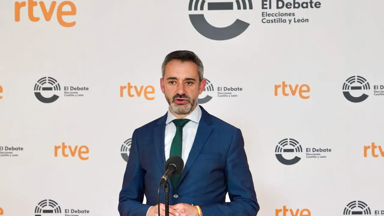 El portavoz parlamentario de Vox David Hierro valora el debate