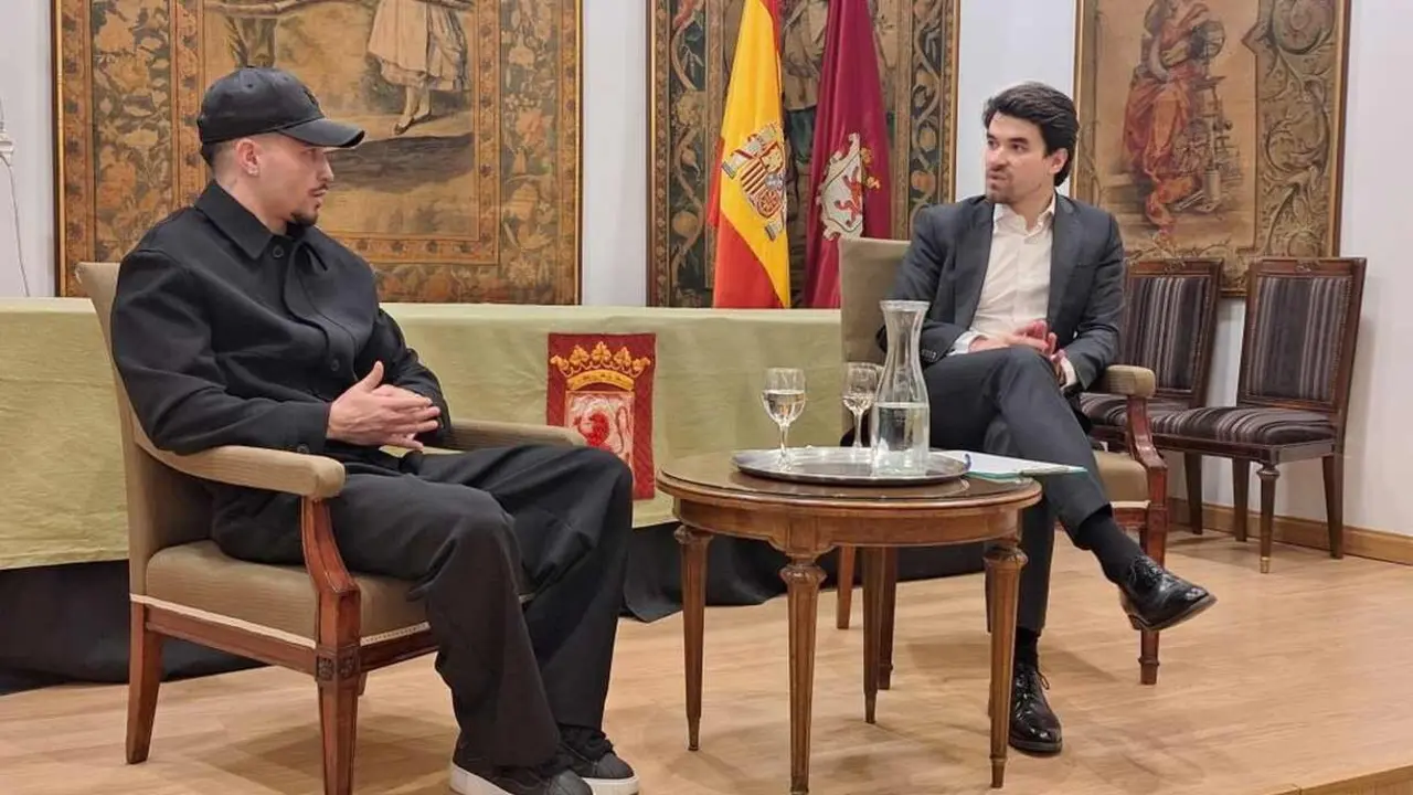 La sede de la Casa de Le&oacute;n en Madrid acogi&oacute; en la tarde del 5 de marzo una nueva sesi&oacute;n del ciclo Encuentros en la Casa de Le&oacute;n, iniciativa impulsada por su presidente, Diego San Mart&iacute;n. El protagonista de la jornada fue el boxeador leon&eacute;s Antonio Barrul, quien mantuvo un di&aacute;logo con socios y asistentes para repasar su trayectoria personal y deportiva.