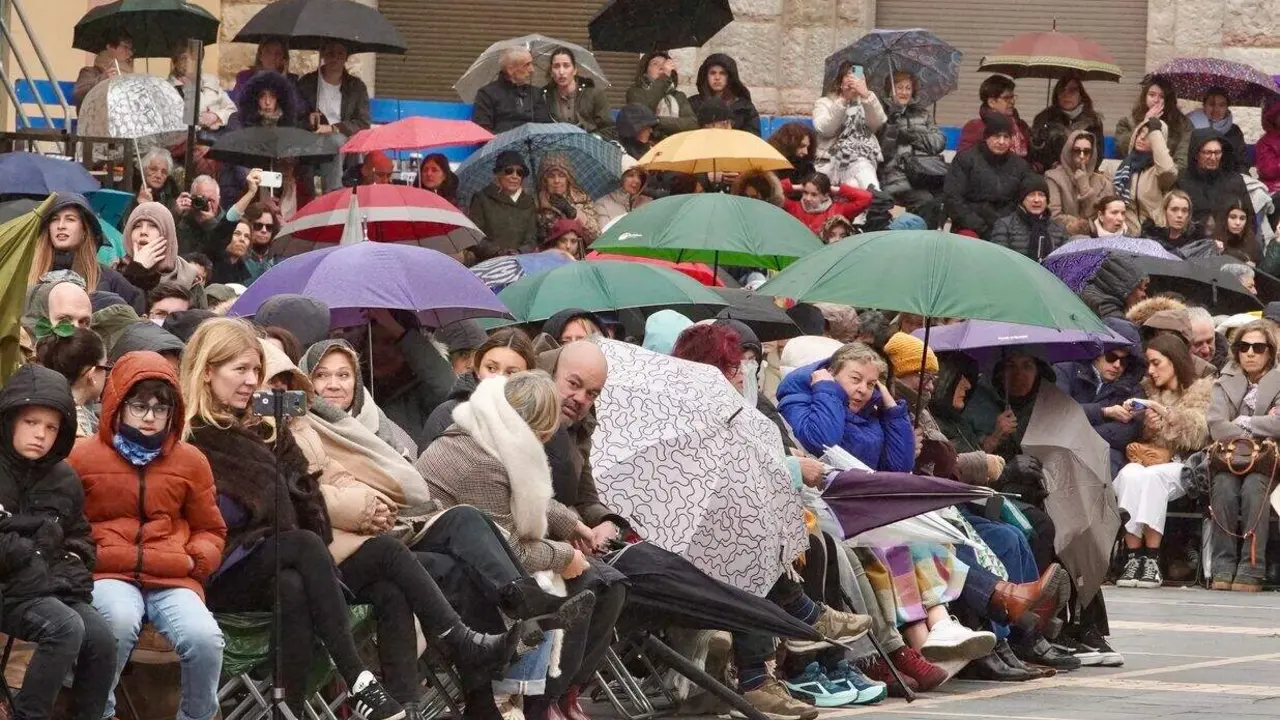 Celebraci&oacute;n del acto de &lsquo;El Encuentro&rsquo; en el transcurso de la Procesi&oacute;n de los Pasos de la Cofrad&iacute;a Dulce Nombre de Jes&uacute;s Nazareno