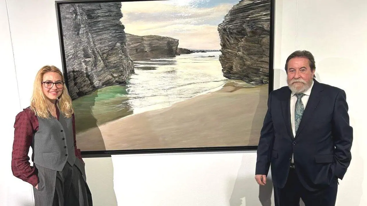 Junto a Jos&eacute; Gabriel Astudillo, presidente de la asociaci&oacute;n de pintores y escultores de Espa&ntilde;a, en el 61 PREMIO REINA SOF&Iacute;A 1