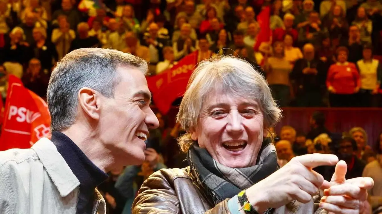 El candidato a la Presidencia de la Junta, Carlos Mart&iacute;nez; y el secretario general del PSOE y presidente del Gobierno, Pedro S&aacute;nchez, en el Palacio de la Audiencia de Soria.