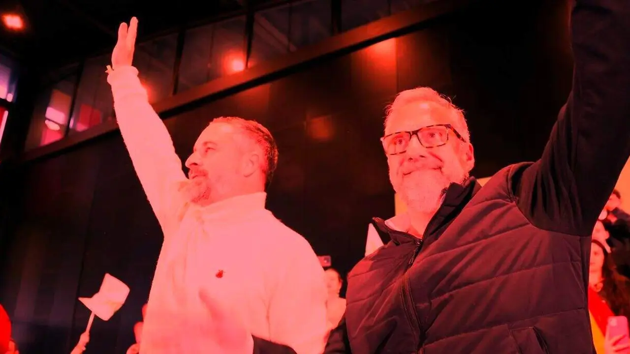 El presidente de Vox, Santiago Abascal y el candidato de Vox a la Junta, Carlos Poll&aacute;n, protagonizan un mitin en el Palacio de Congresos de Le&oacute;n