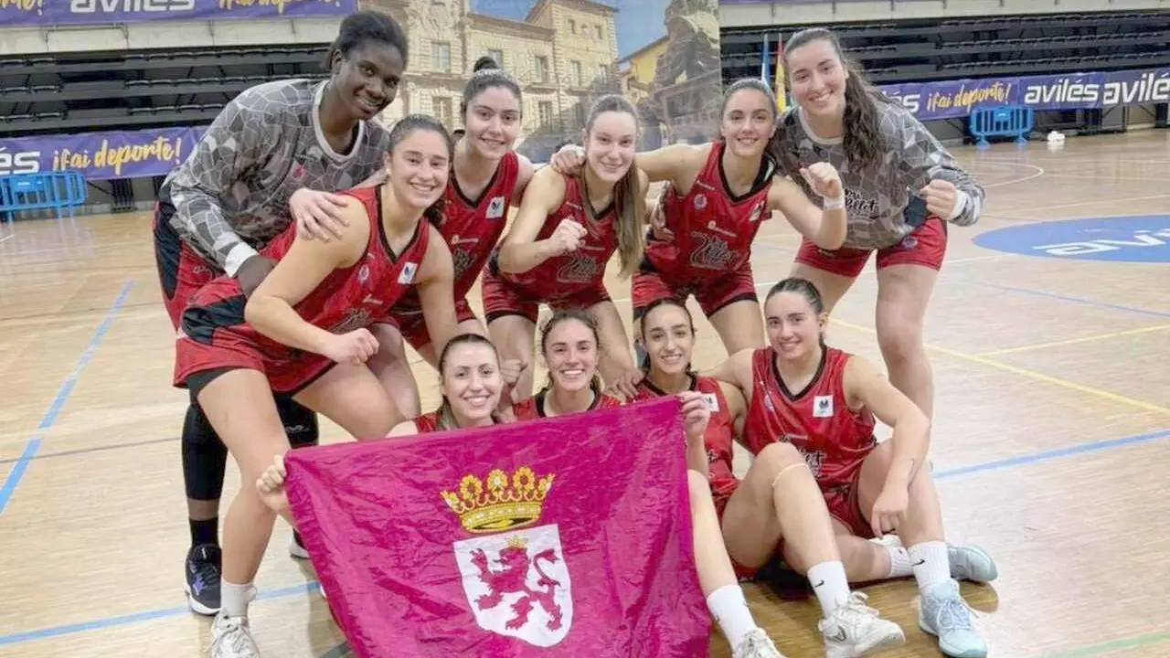 Las jugadoras del BF Le&oacute;n celebran la victoria.