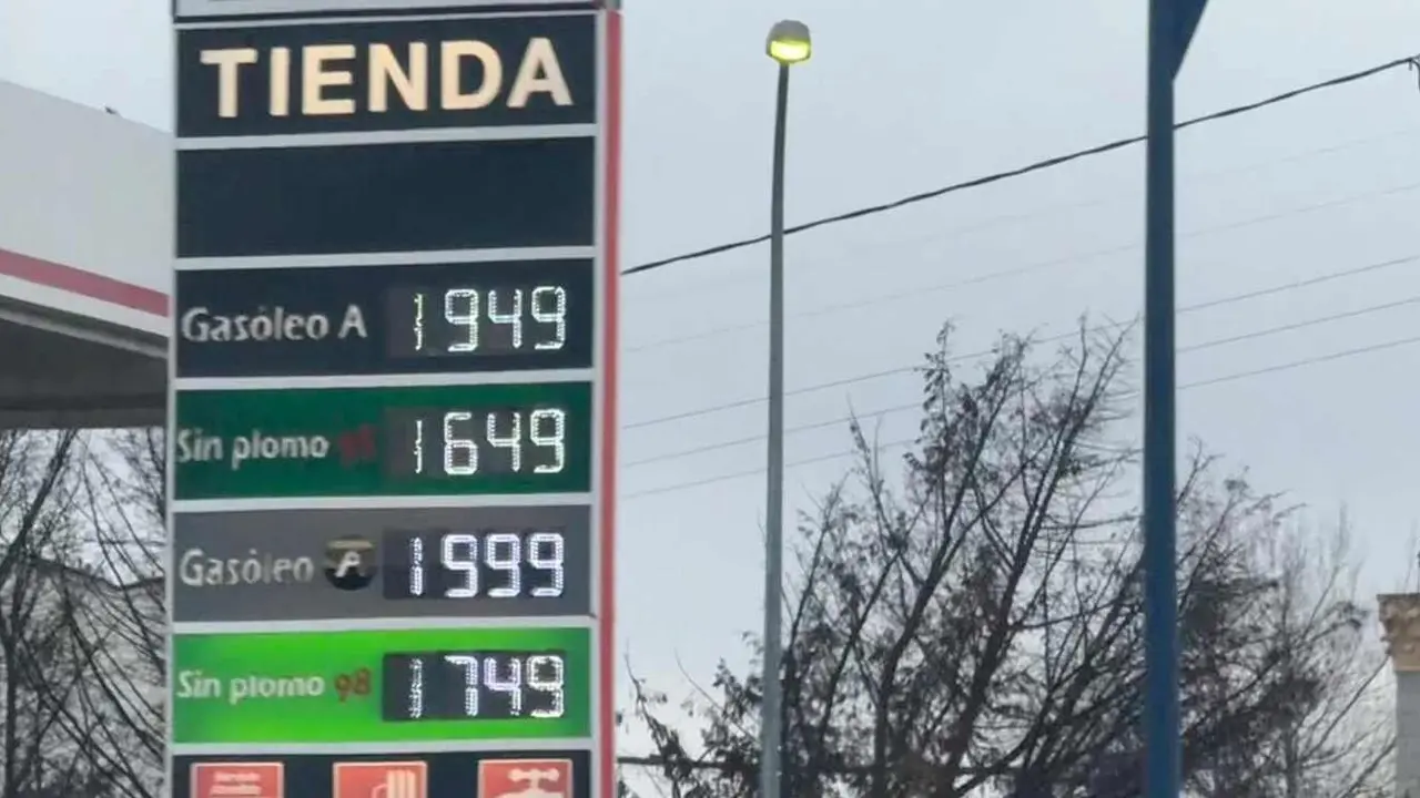 Imagen del precio de los combustibles este lunes en Le&oacute;n.