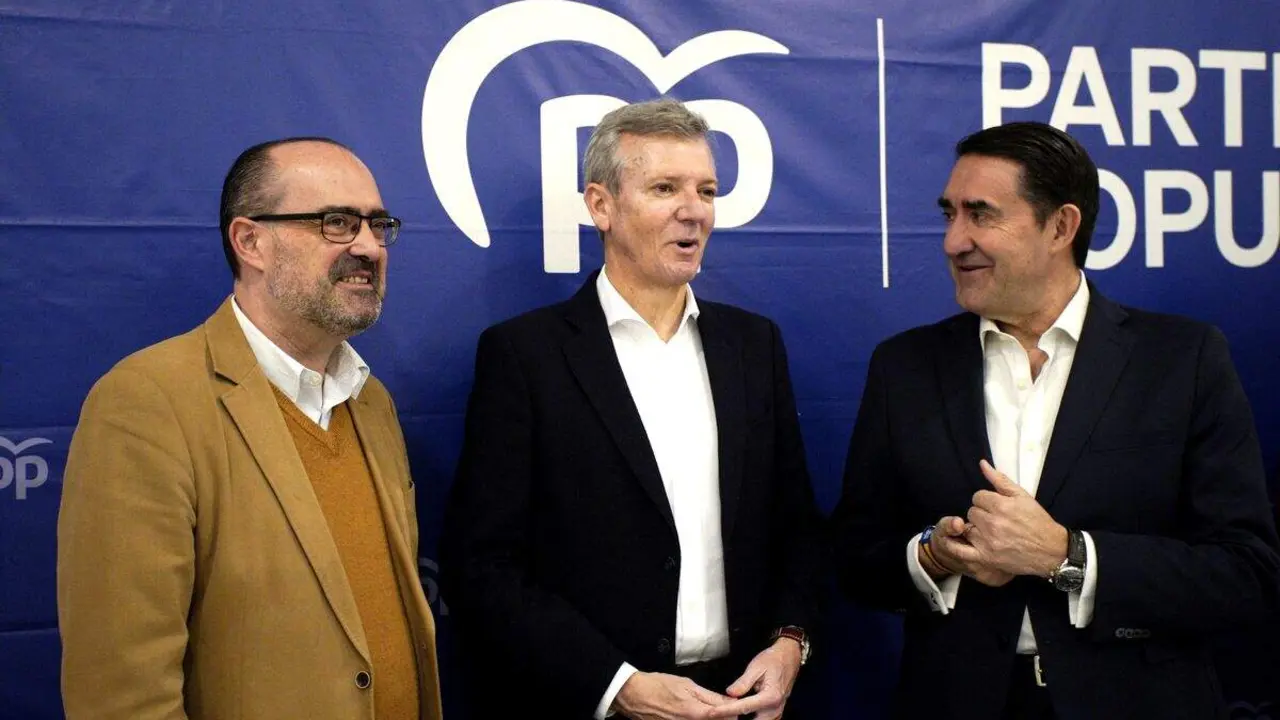 El presidente del PP de Galicia, Alfonso Rueda, durante su participaci&oacute;n en el acto sectorial &lsquo;Emprendimiento e infraestructuras&rsquo;', en Ponferrada