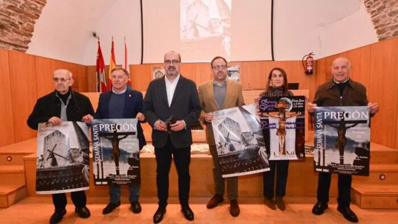 Un instante de la presentaci&oacute;n del programa oficial de la Semana Santa de Ponferrada en una imagen de El Bierzo Digital.