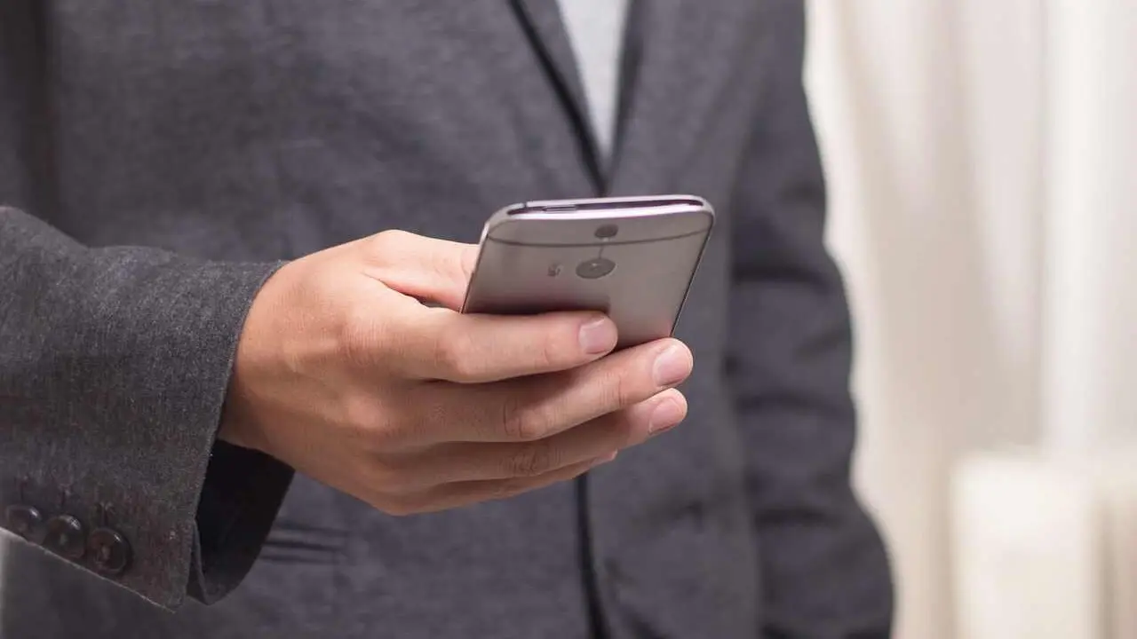 niekverlaan-telephone-586268_1280