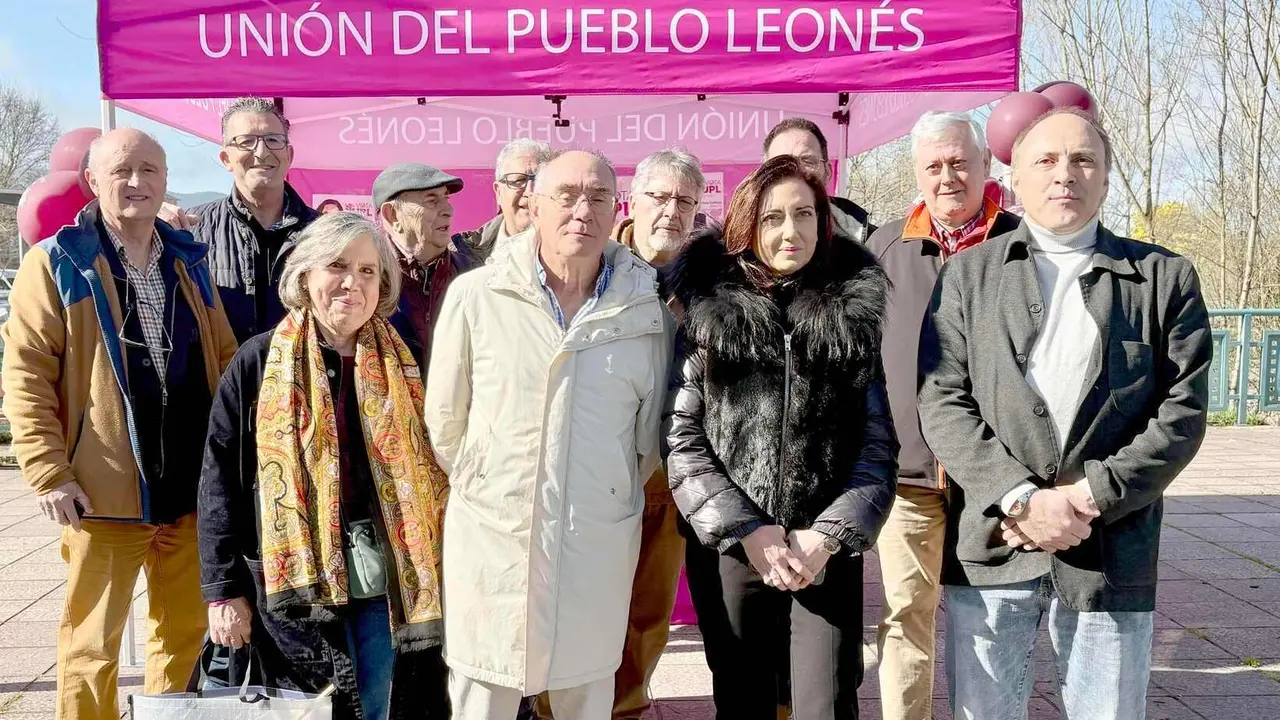 La candidata, Alicia Gallego (UPL), junto a simpatizantes y miembros de la candidatura.