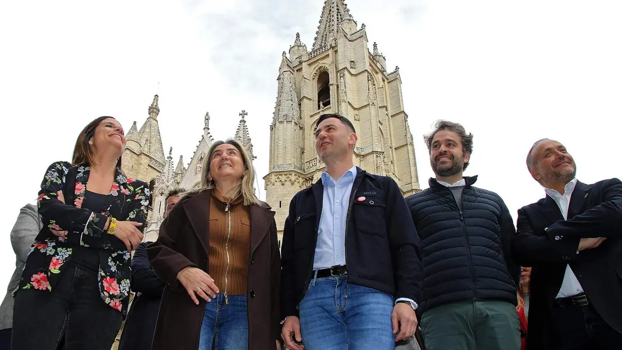 Milagros Tol&oacute;n, ministra de Educaci&oacute;n, Formaci&oacute;n Profesional y Deportes visita Le&oacute;n acompa&ntilde;ada por Nuria Rubio, candidata socialista por Le&oacute;n y Javier Alfonso Cend&oacute;n, diputado nacional. Fotos: Peio Garc&iacute;a.