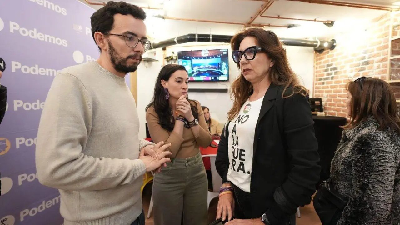 El candidato de Podemos a las Cortes de Castilla y Le&oacute;n, Miguel &Aacute;ngel Llamas, en la sede donde ha seguido los resultados de las elecciones en Valladolid