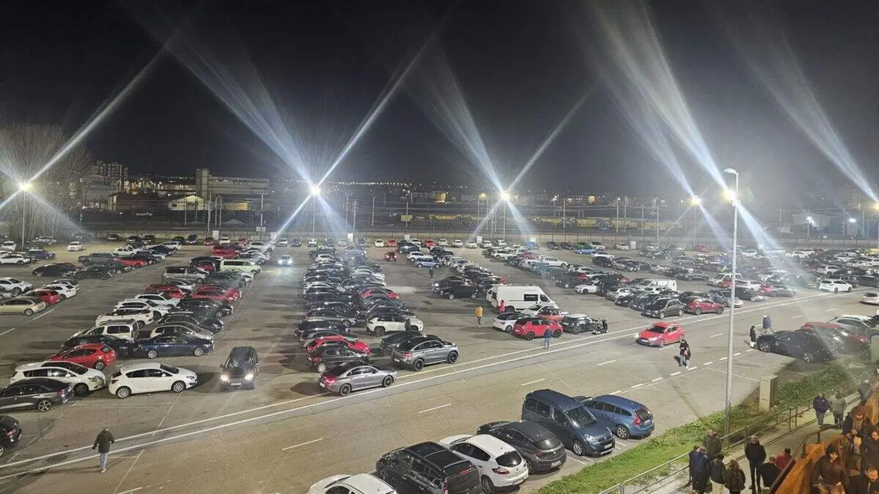 Iluminaci&oacute;n parking Estadio Reino de Le&oacute;n