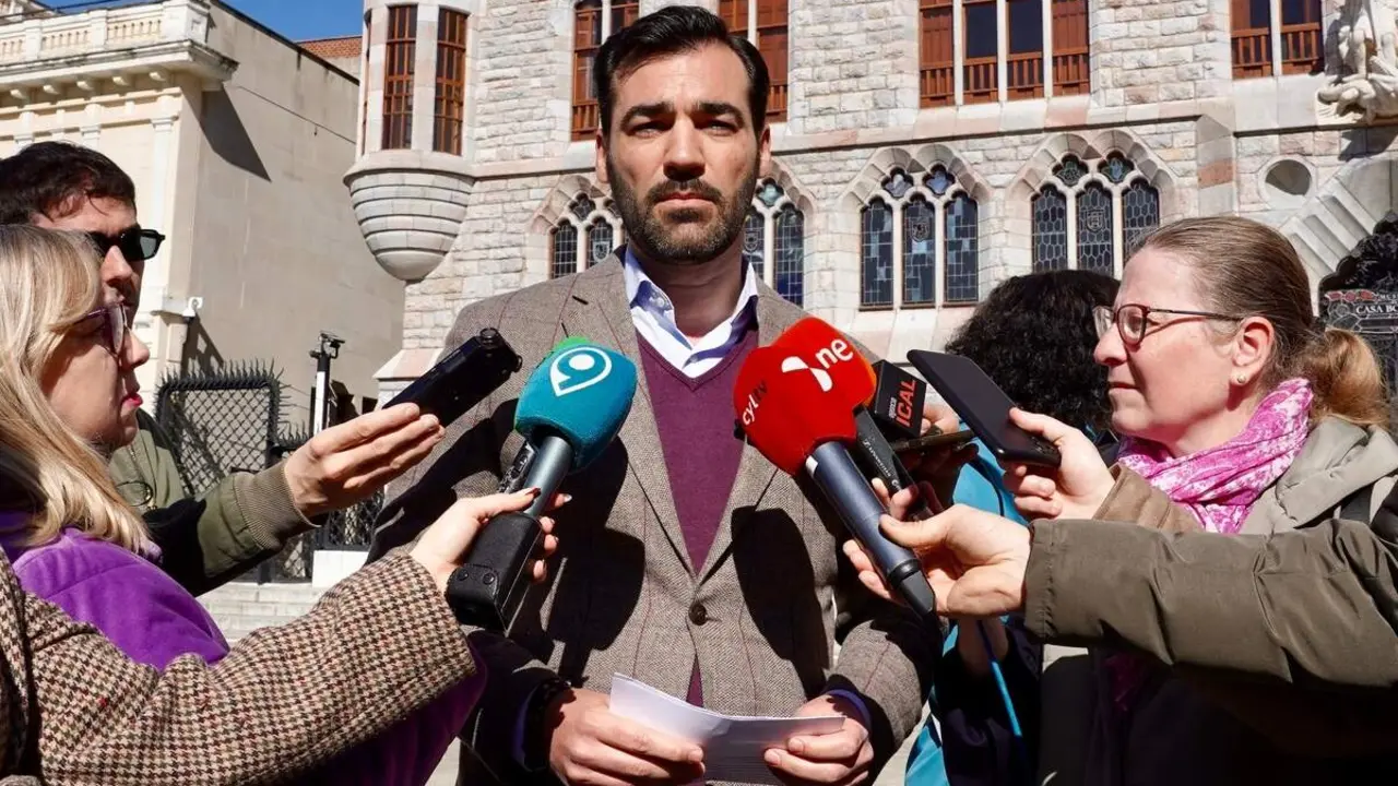 El portavoz del Grupo Municipal del Partido Popular en el Ayuntamiento de Le&oacute;n, David Fern&aacute;ndez, habla sobre cultura y patrimonio municipal