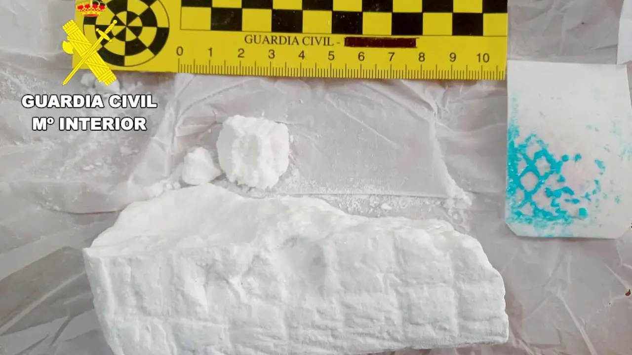 Imagen de la droga decomisada por los agentes de la Guardia Civil.