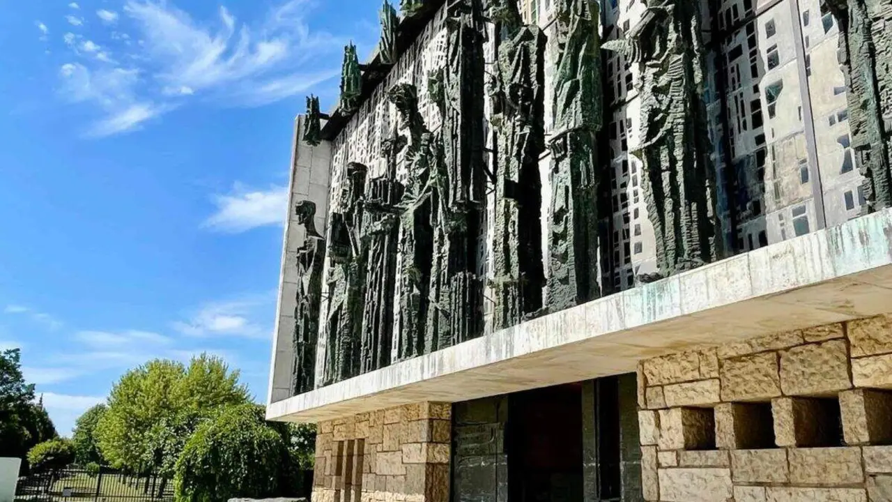 Exterior de la Bas&iacute;lica de la Virgen del Camino.