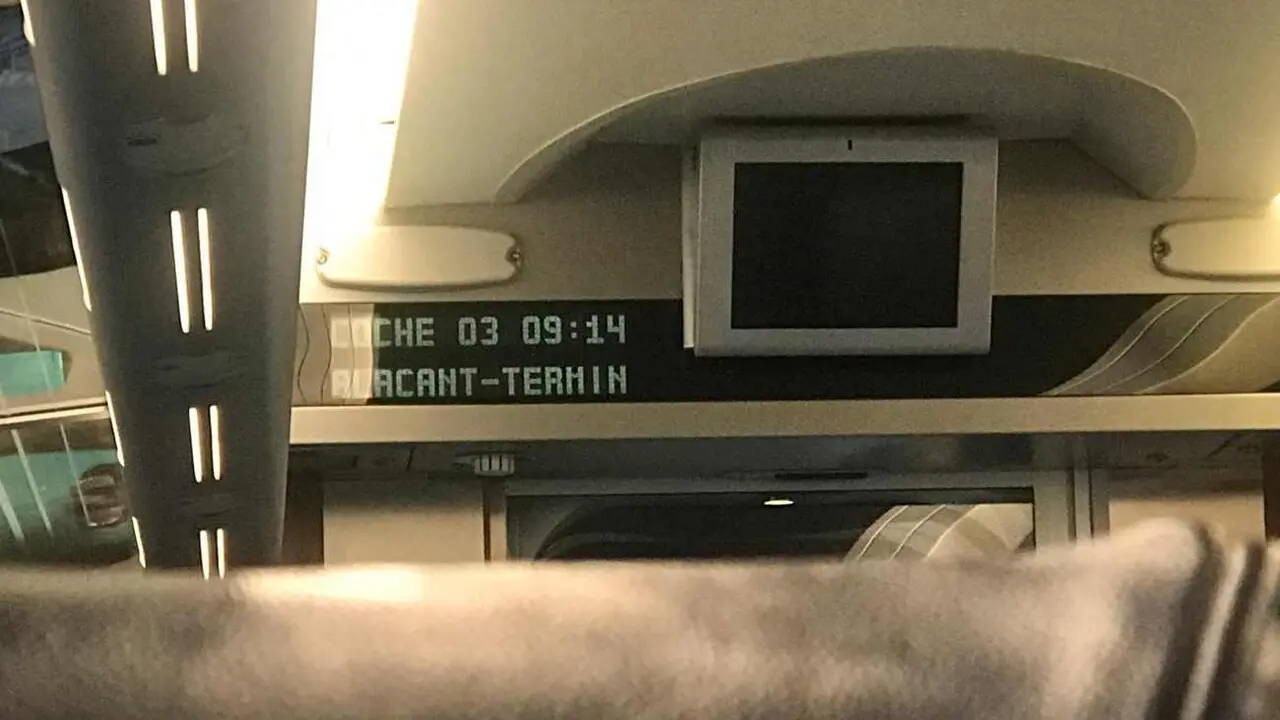 Imagen de uno de los trenes detenidos por fallos en los sistemas de seguridad.