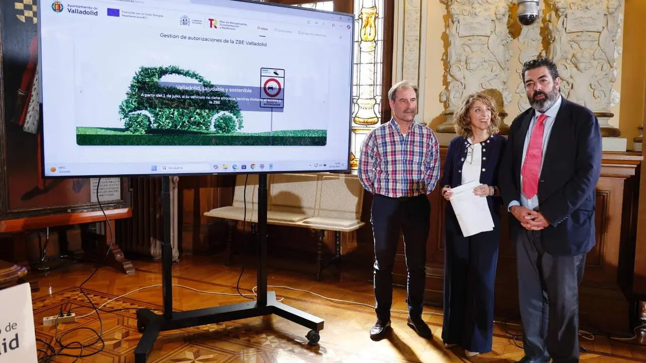 El concejal de Tr&aacute;fico y Movilidad, Alberto Guti&eacute;rrez, durante la presentaci&oacute;n de las directrices de funcionamiento de la ZBE en Valladolid. Foto: Ical.