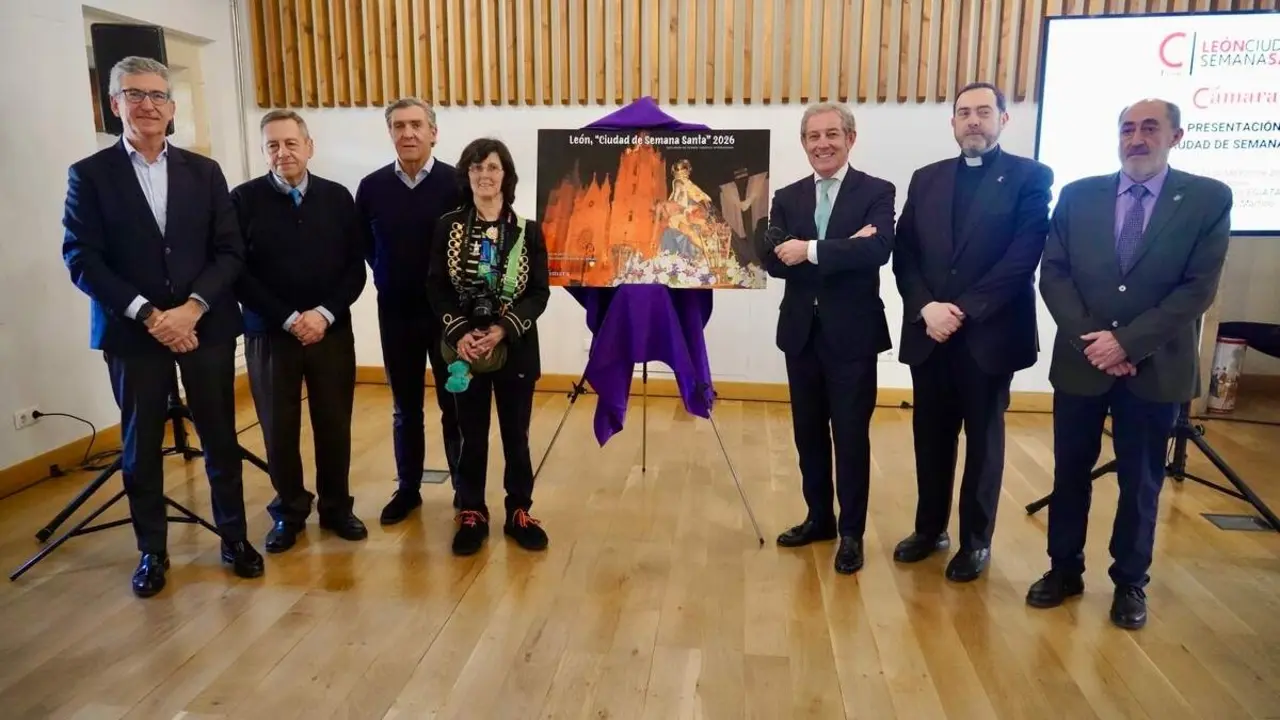 El presidente de la C&aacute;mara de Comercio de Le&oacute;n, Javier Vega, presenta la campa&ntilde;a promocional de la Semana Santa