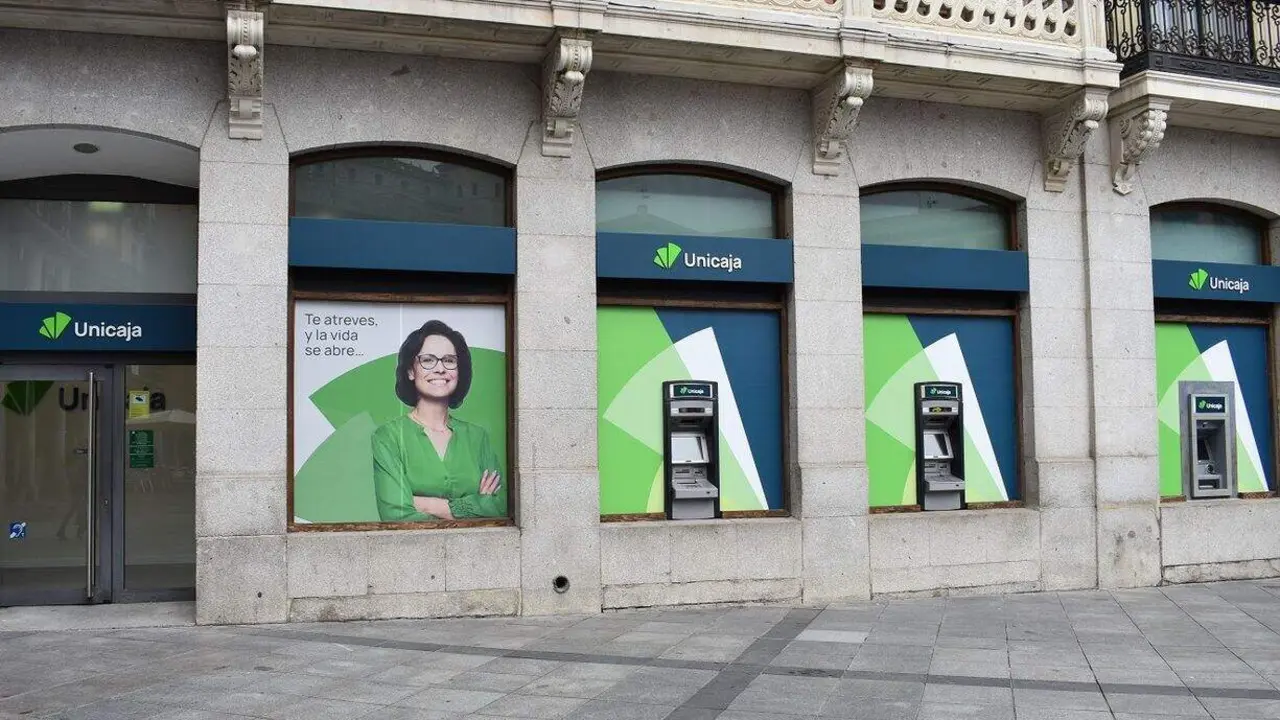 Imagen de una oficina de la entidad financiera Unicaja.
